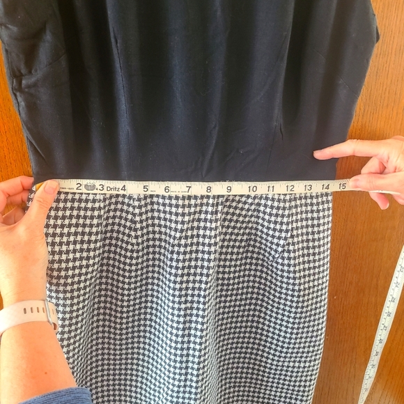 Vintage sleeveless jacketed dress; bust 36", waist 28"; appr Sz 8 - Picture 5 of 6